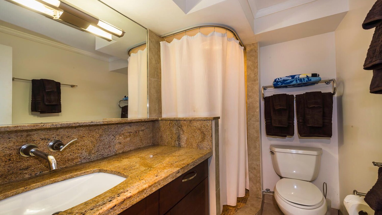 Photo of Bathroom in Waikiki