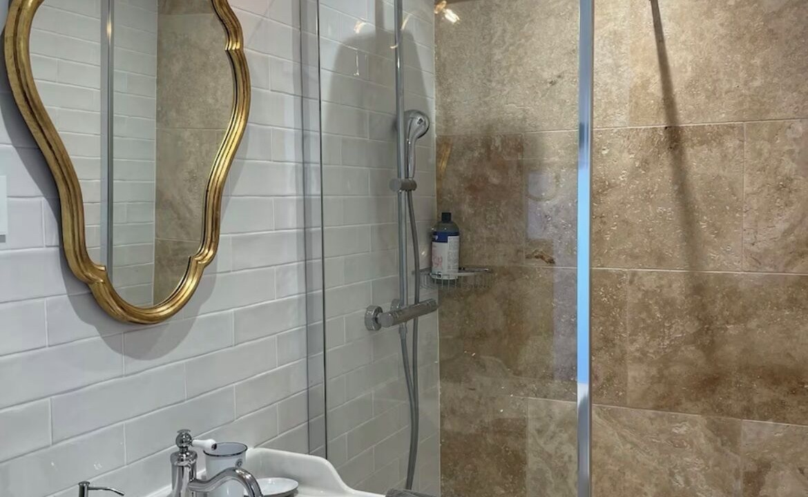 Photo of Bathroom in Pommard