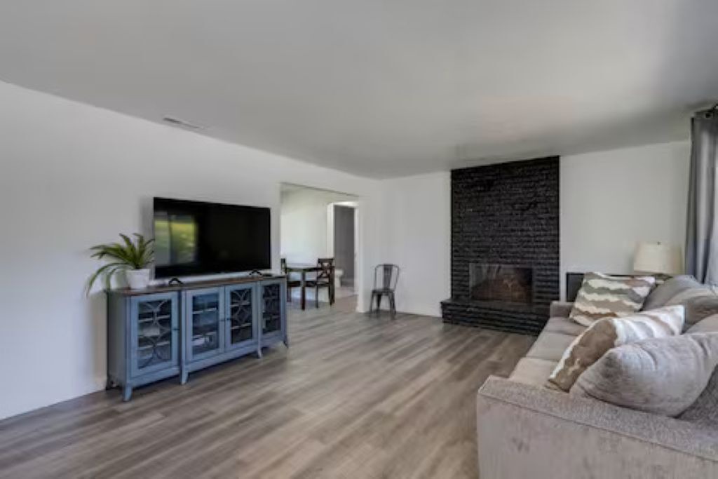 Photo of Livingroom in Woodburn