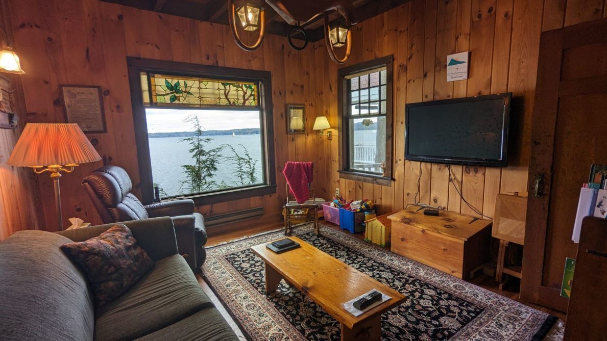 Photo of Livingroom in Sunapee