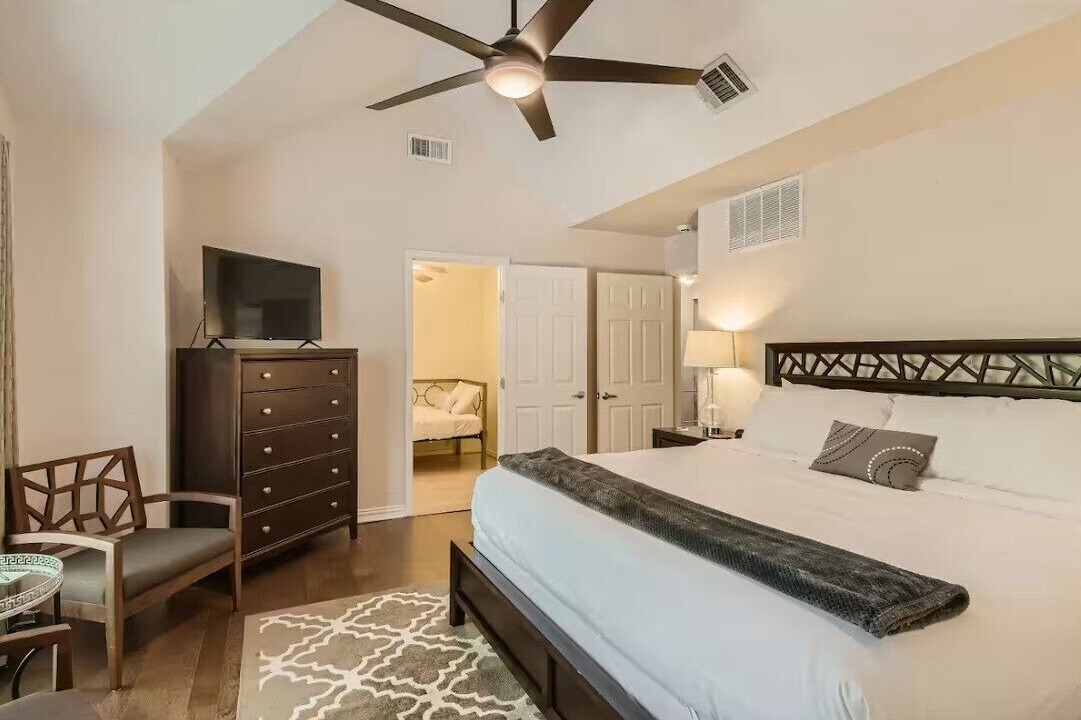 Photo of Bedroom in Oak Lawn