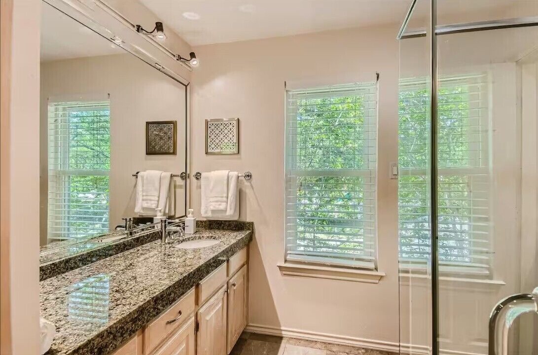 Photo of Bathroom in Oak Lawn