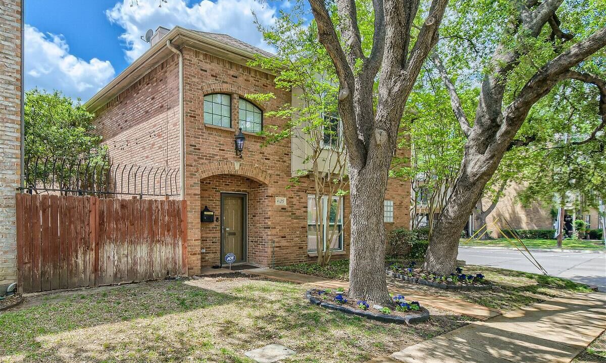 Photo of Outdoor in Oak Lawn