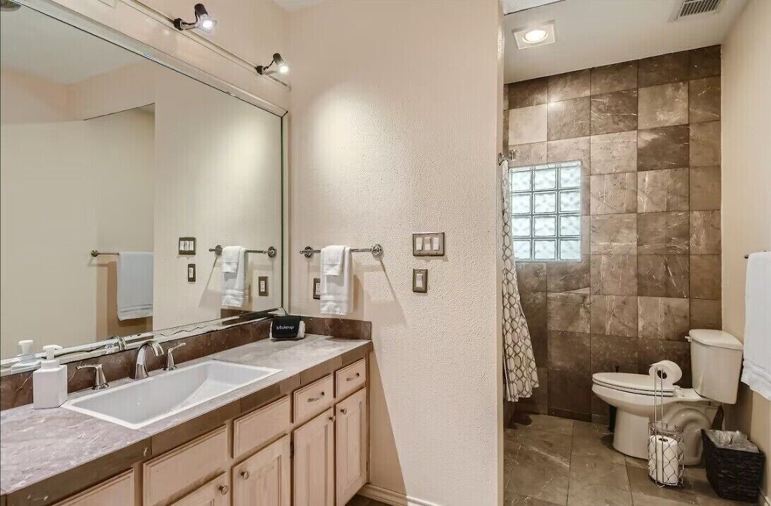 Photo of Bathroom in Oak Lawn