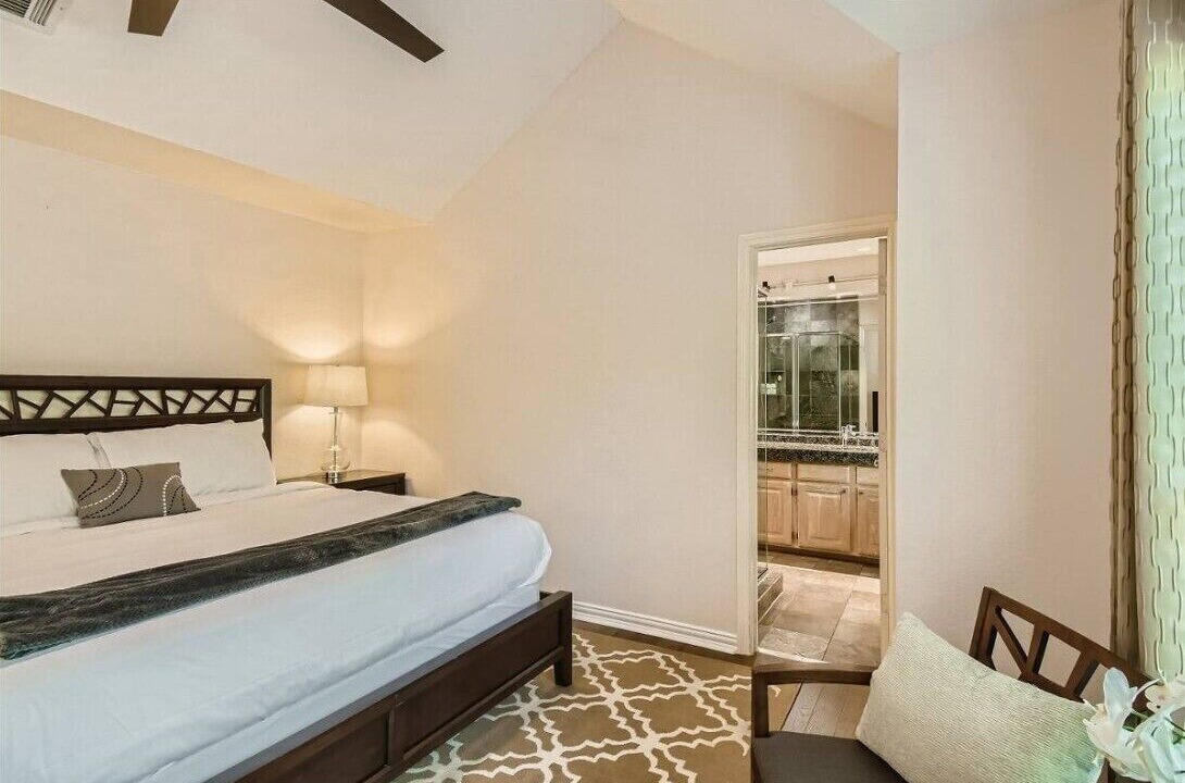 Photo of Bedroom in Oak Lawn