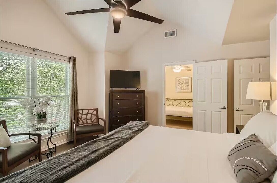 Photo of Bedroom in Oak Lawn