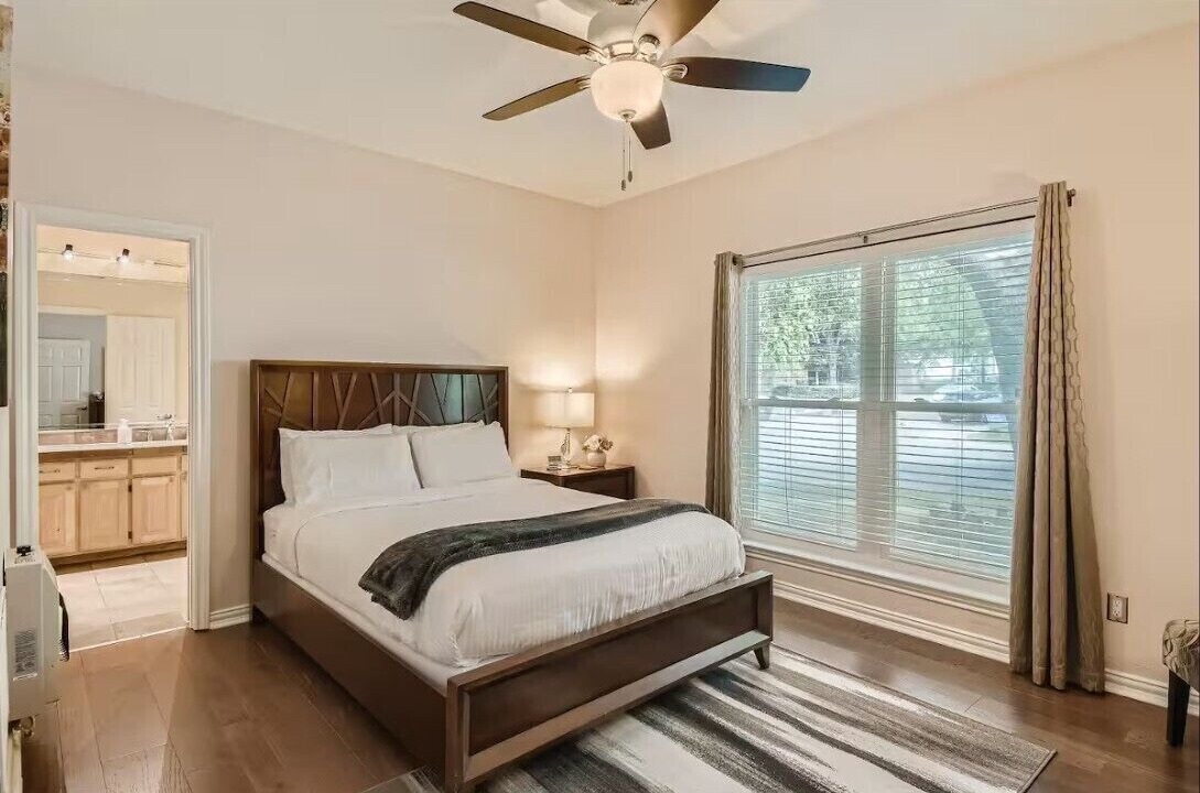 Photo of Bedroom in Oak Lawn