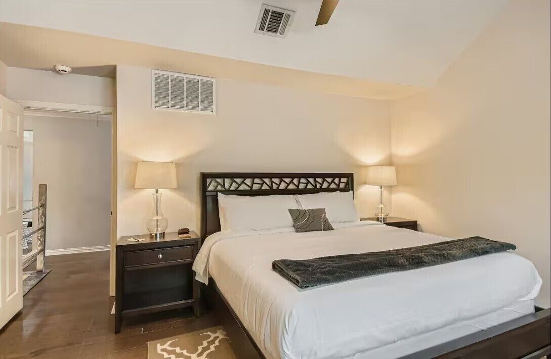 Photo of Bedroom in Oak Lawn