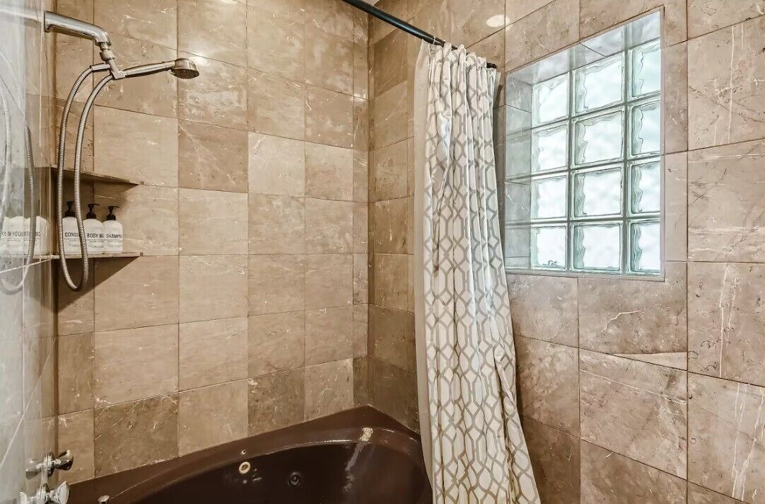 Photo of Bathroom in Oak Lawn