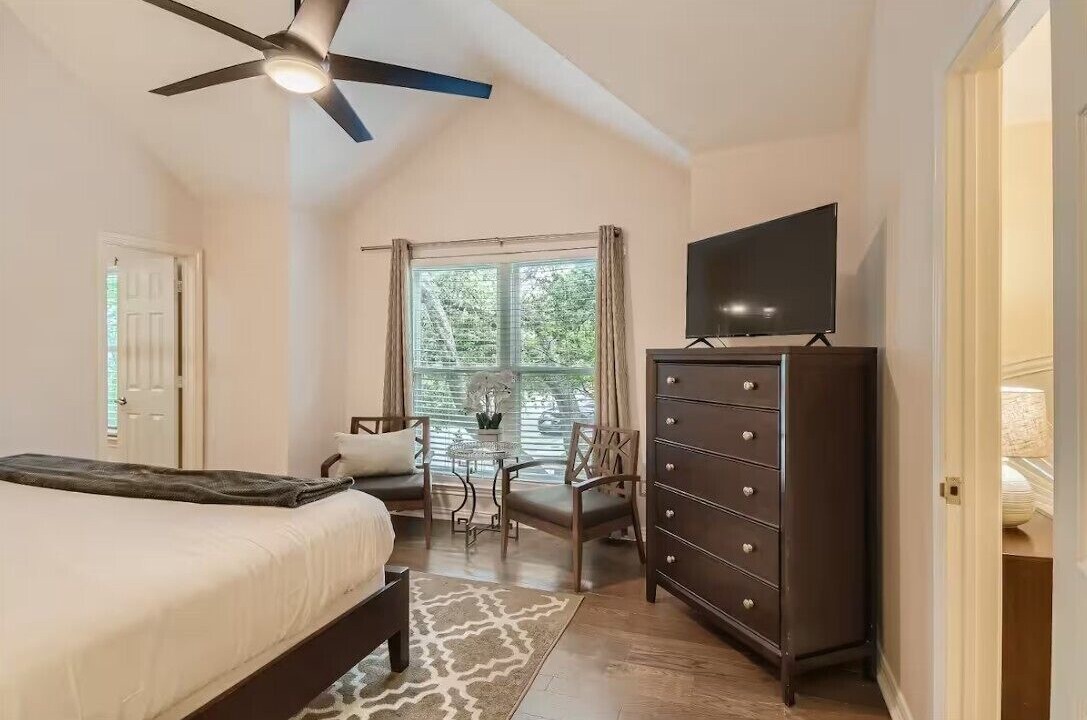 Photo of Bedroom in Oak Lawn