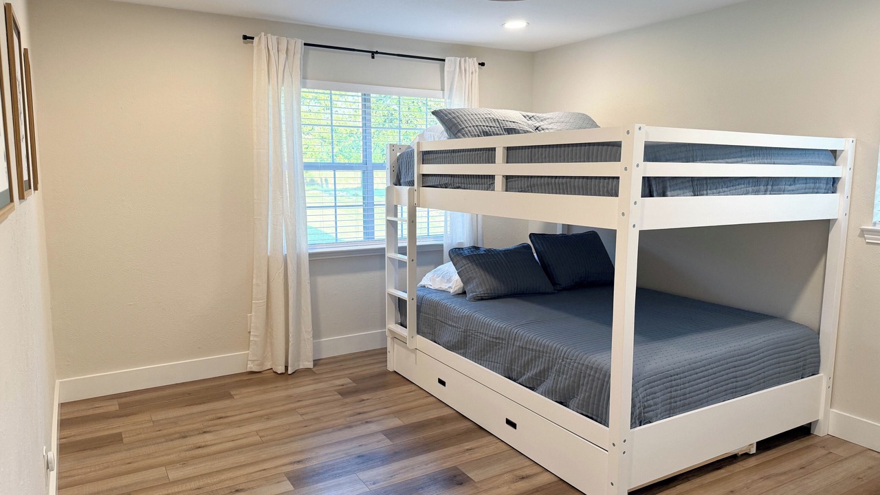Photo of Bedroom in Larue
