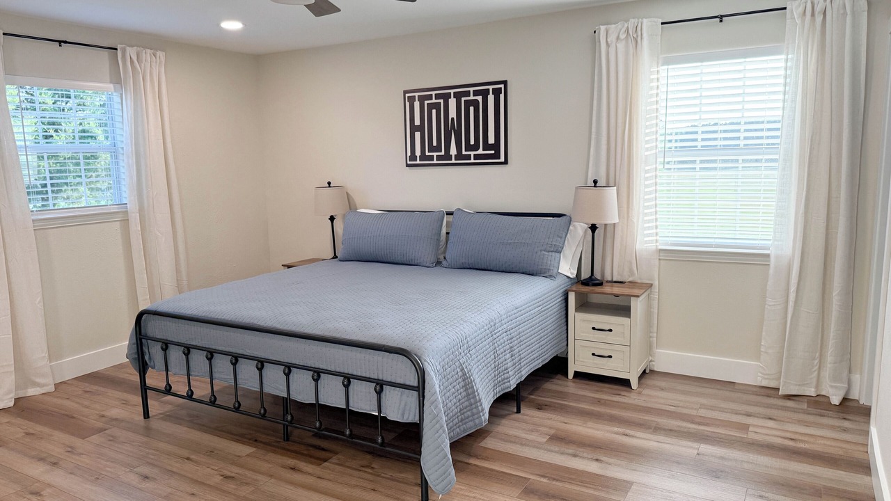 Photo of Bedroom in Larue