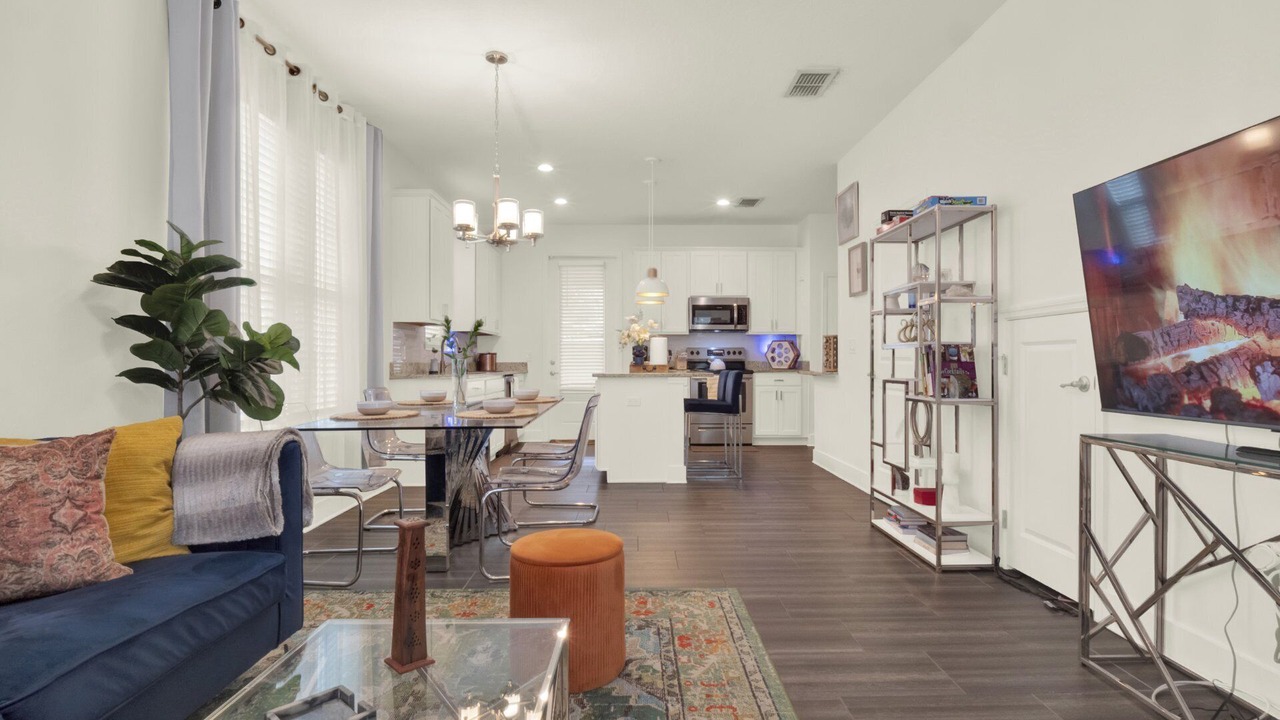 Photo of Livingroom in Holden-Paramore