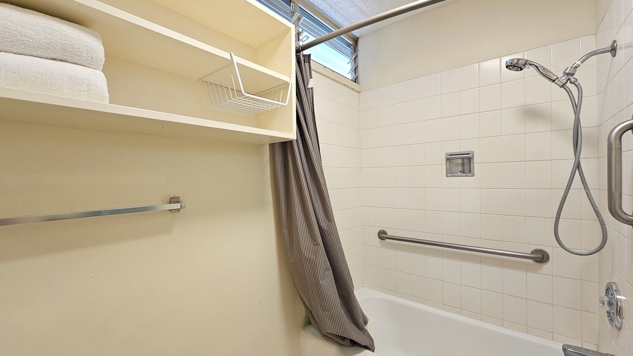 Photo of Bathroom in Diamond Head - Kapahulu - St. Louis