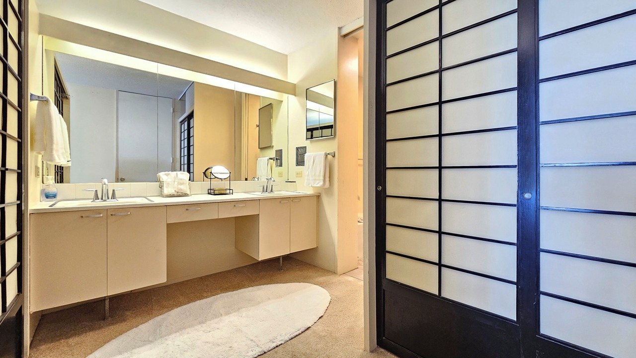 Photo of Bathroom in Diamond Head - Kapahulu - St. Louis