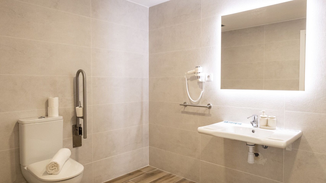 Photo of Bathroom in Benicalap