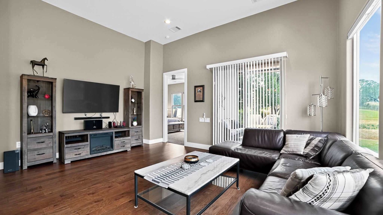 Photo of Livingroom in Horseshoe Bay West