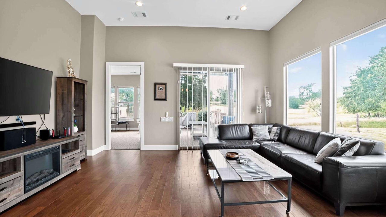 Photo of Livingroom in Horseshoe Bay West
