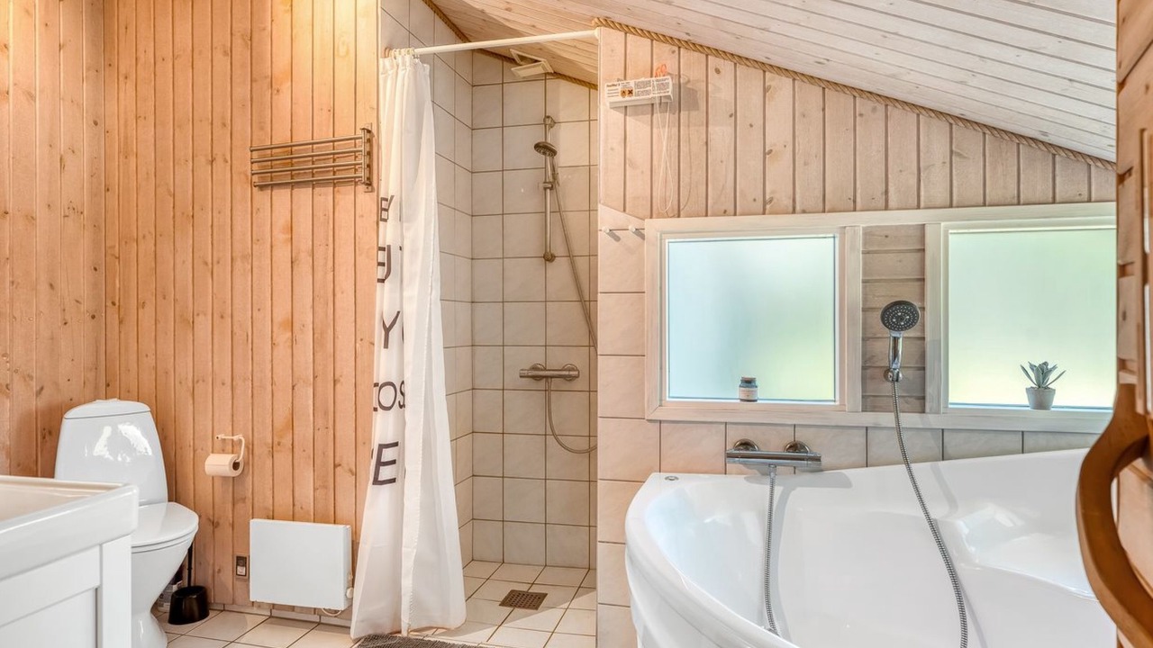 Photo of Bathroom in Fur