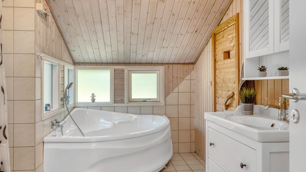 Photo of Bathroom in Fur