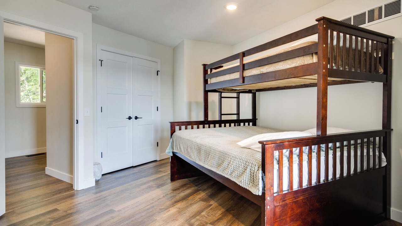 Photo of Bedroom in Camdenton