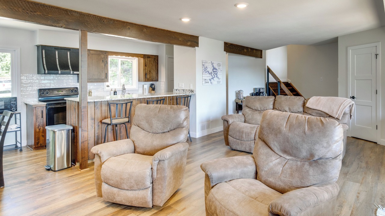 Photo of Livingroom in Camdenton