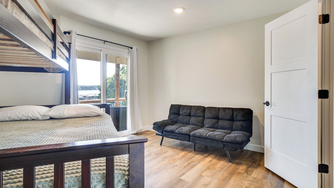 Photo of Bedroom in Camdenton