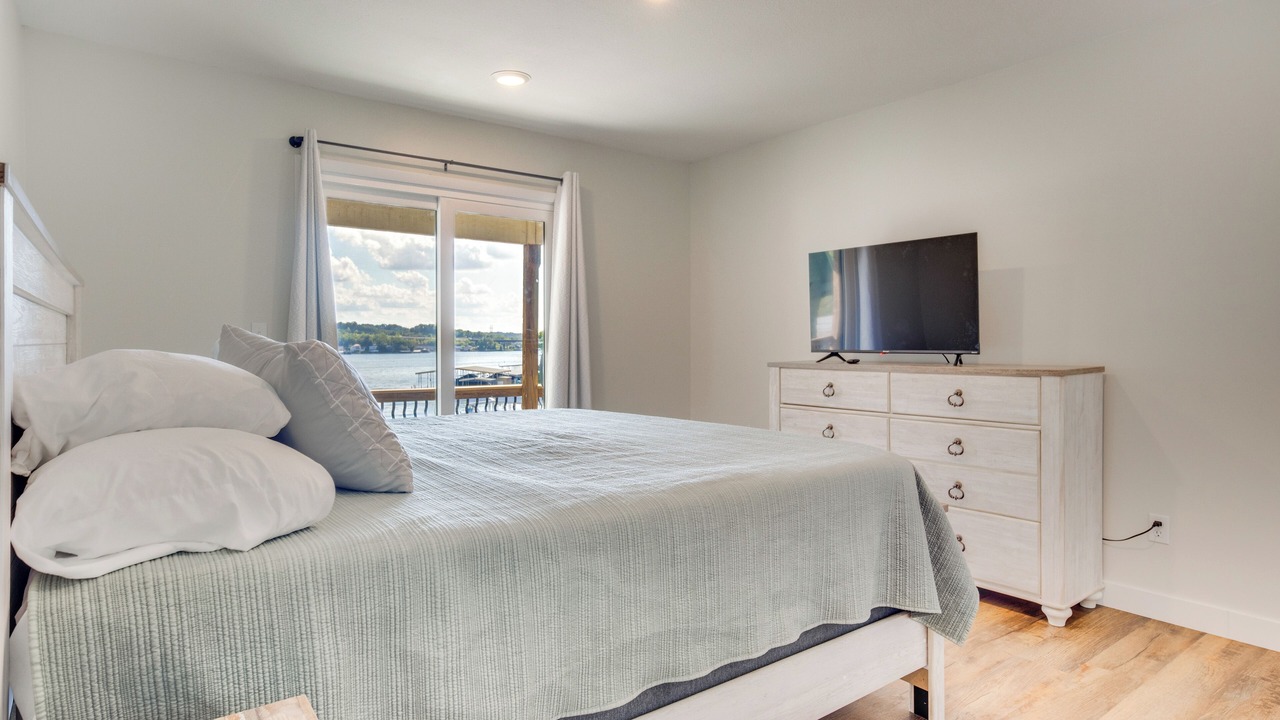 Photo of Bedroom in Camdenton