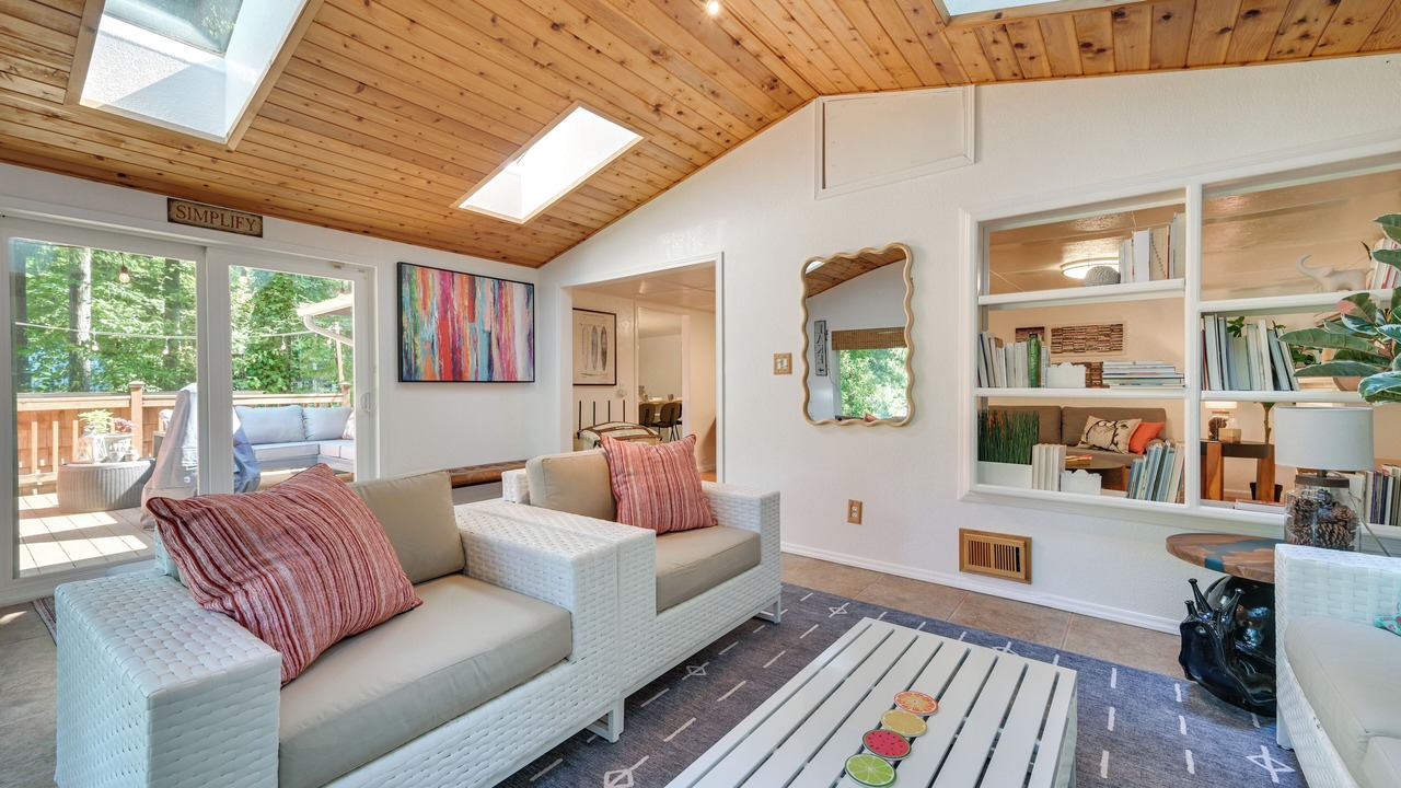 Photo of Livingroom in East Olympia