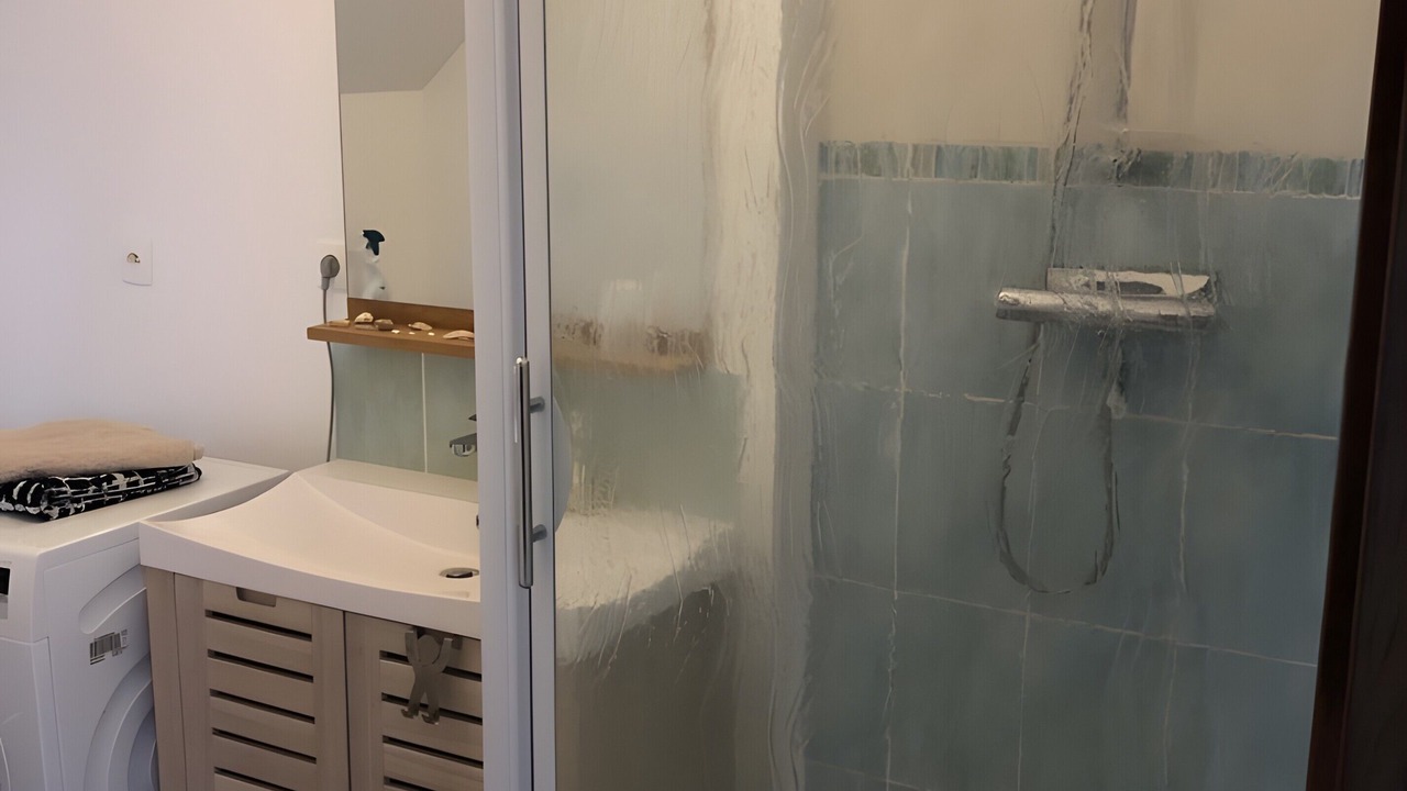 Photo of Bathroom in Durtal