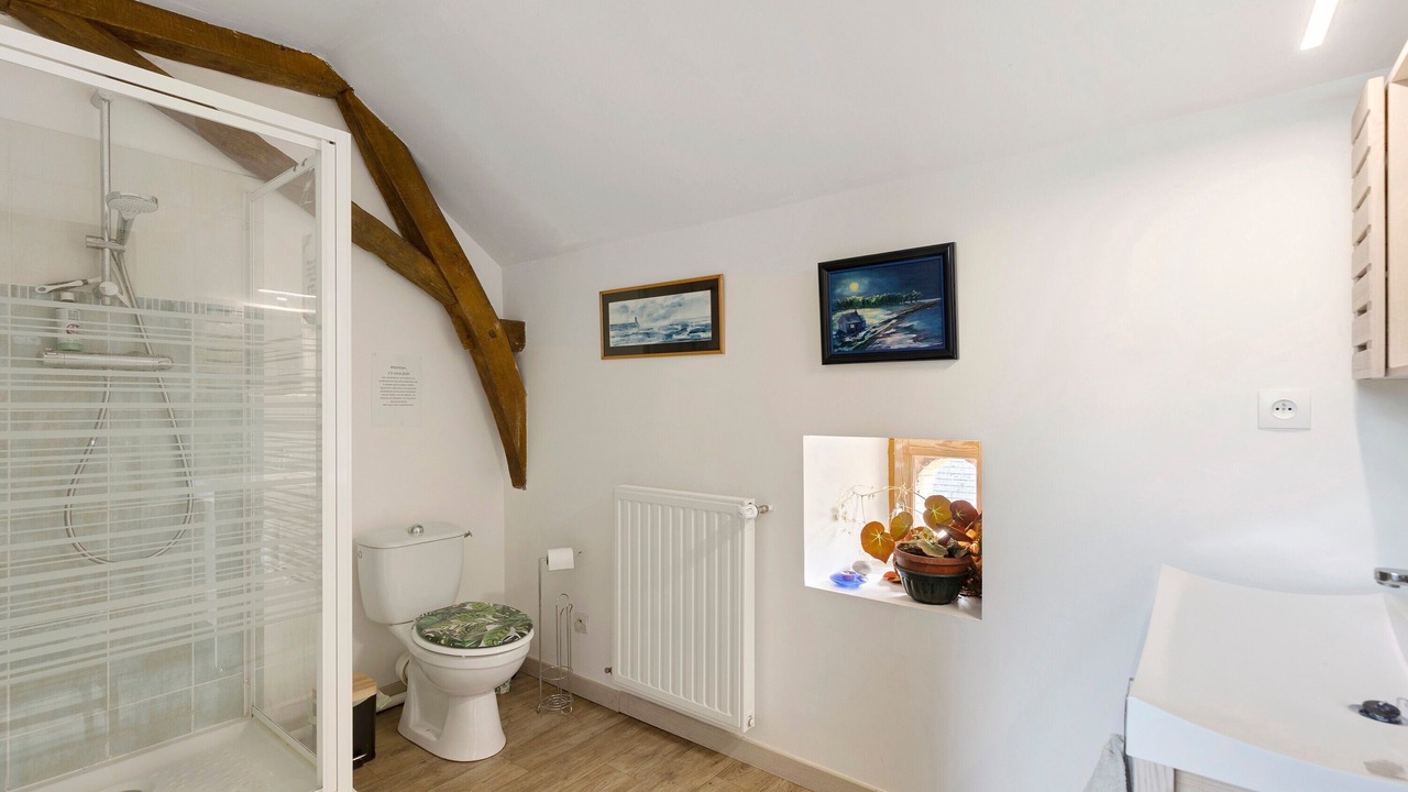 Photo of Bathroom in Durtal