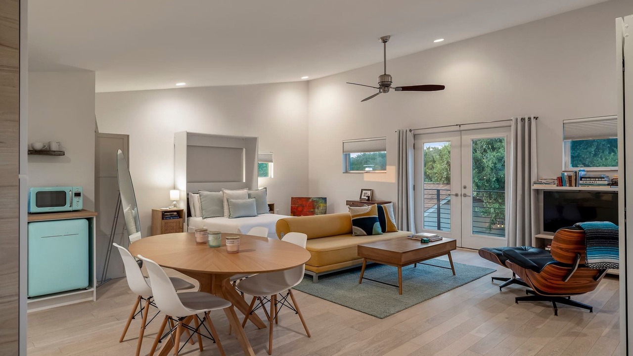 Photo of Livingroom in West Oak Hill