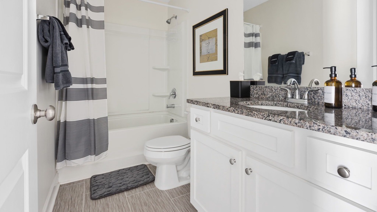 Photo of Bathroom in Huntcliff