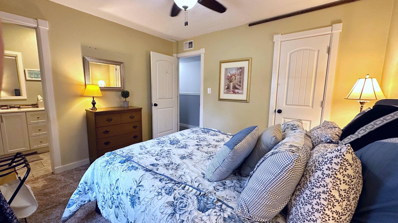Photo of Bedroom in Ozark