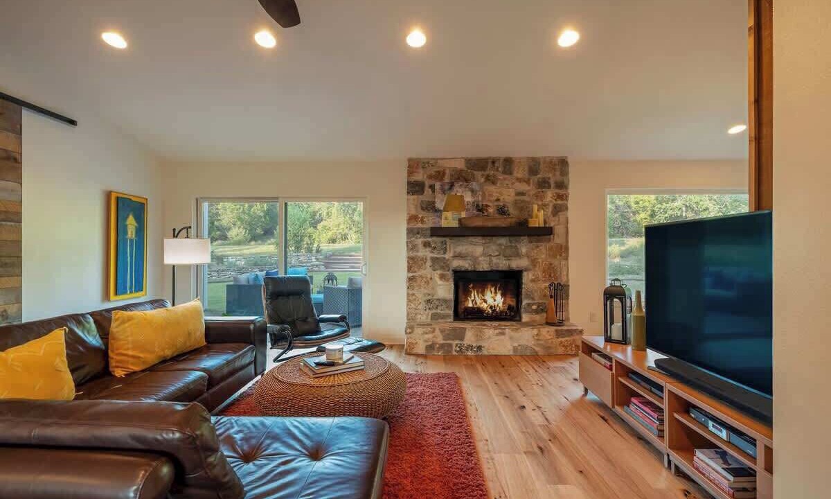 Photo of Livingroom in West Oak Hill