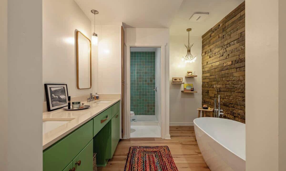 Photo of Bathroom in West Oak Hill