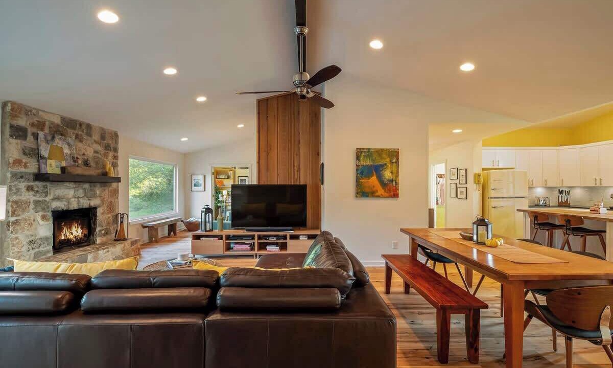 Photo of Livingroom in West Oak Hill