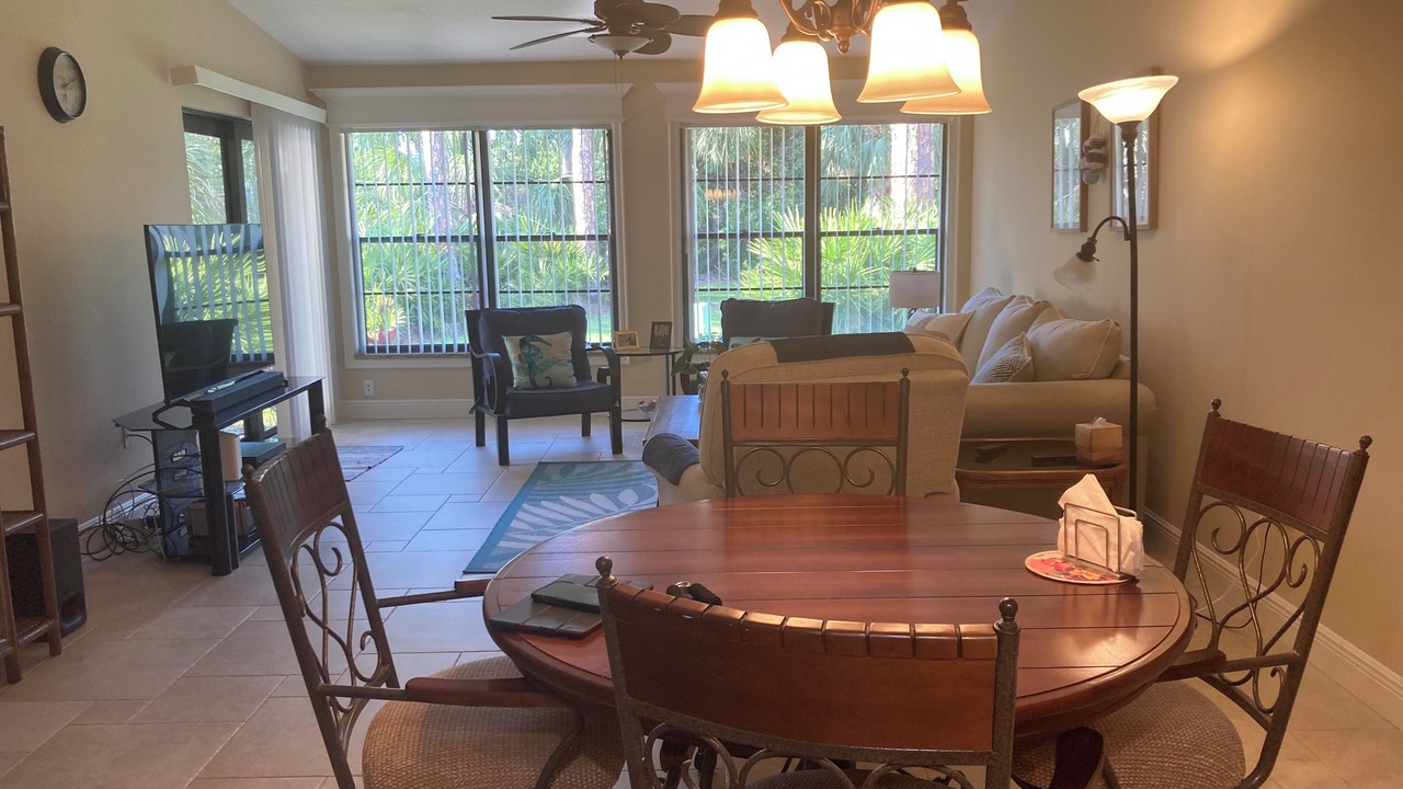 Photo of Livingroom in Gulf Gate Estates