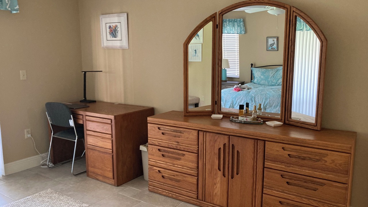 Photo of Bedroom in Gulf Gate Estates