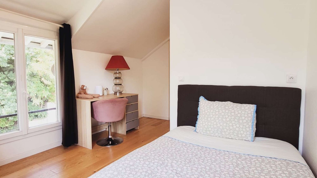 Photo of Bedroom in Le Plessis-Robinson