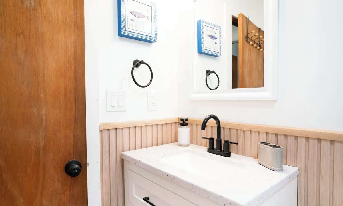 Photo of Bathroom in Kenyon