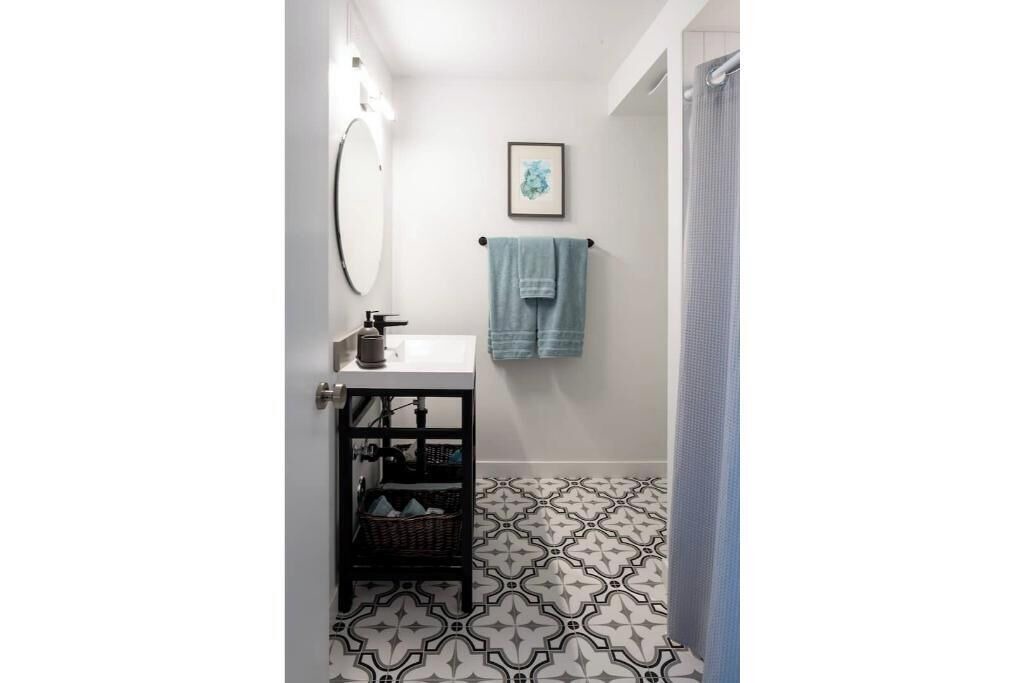 Photo of Bathroom in Southeast Magnolia