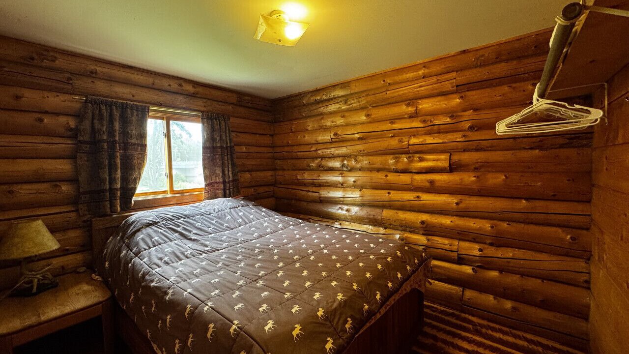 Photo of Bedroom in Crystal Falls