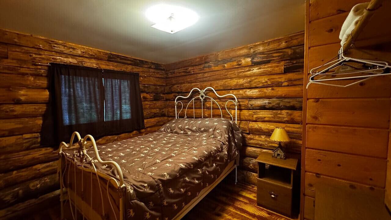 Photo of Bedroom in Crystal Falls