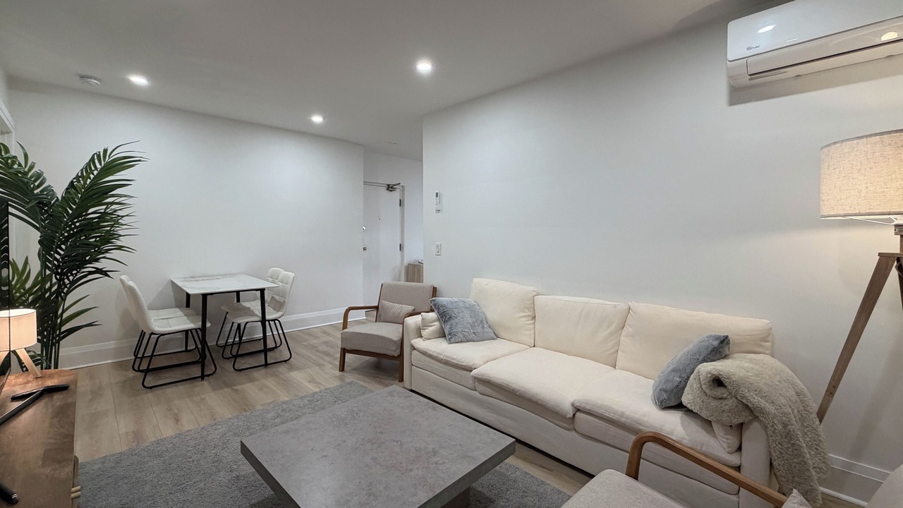 Photo of Livingroom in East York