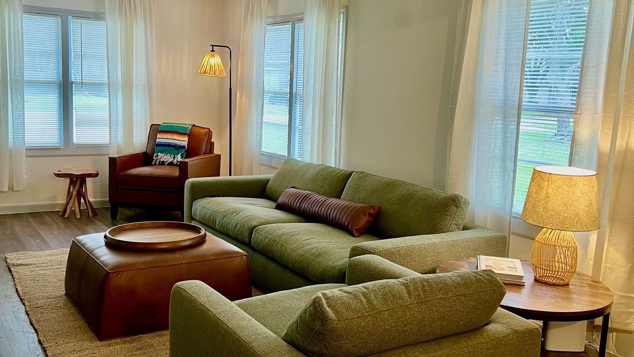 Photo of Livingroom in Bay City