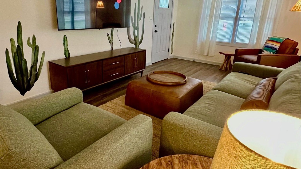 Photo of Livingroom in Bay City
