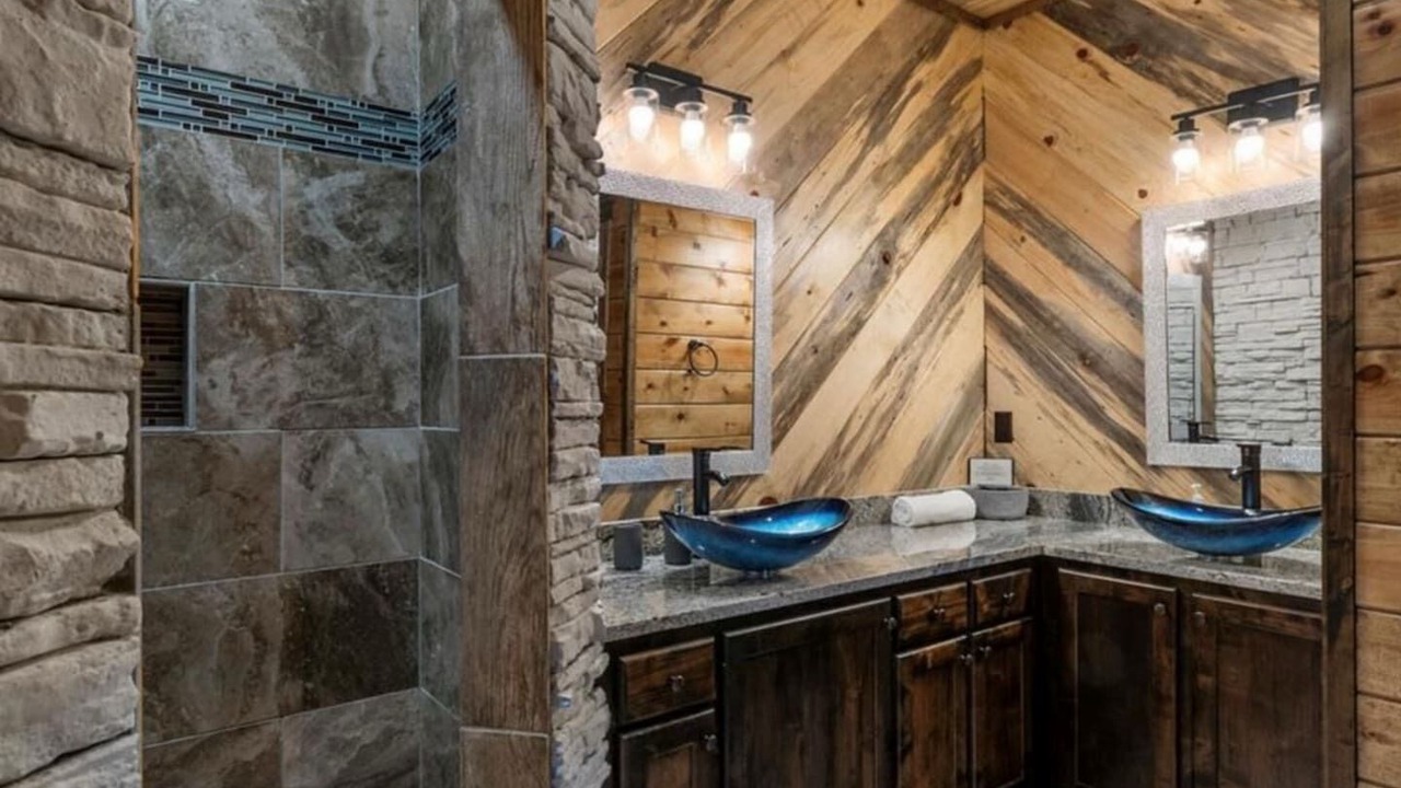 Photo of Bathroom in Broken Bow