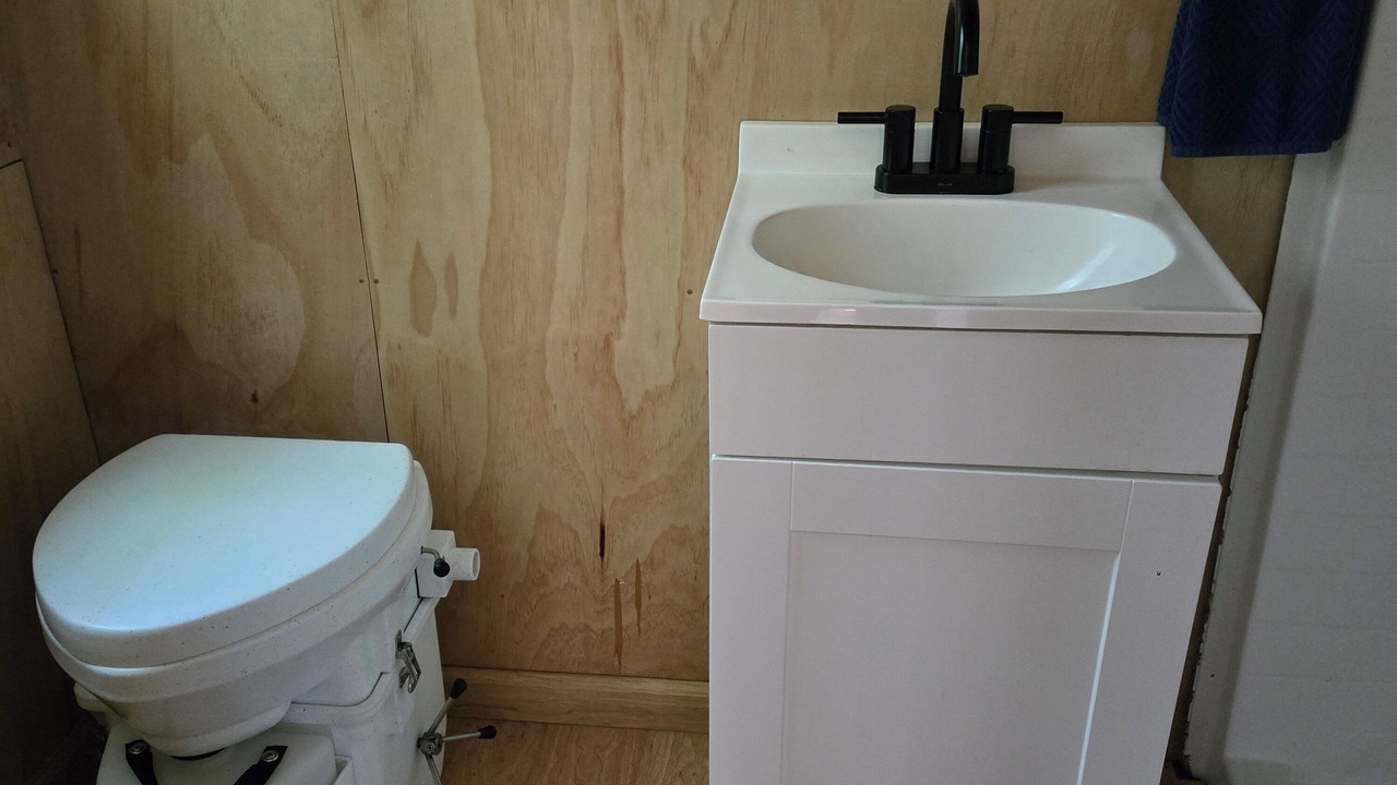 Photo of Bathroom in Feura Bush