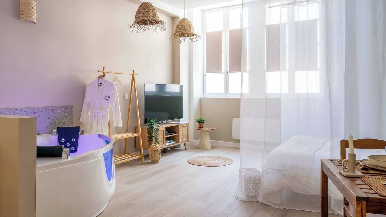 Photo of Bedroom in Nemours